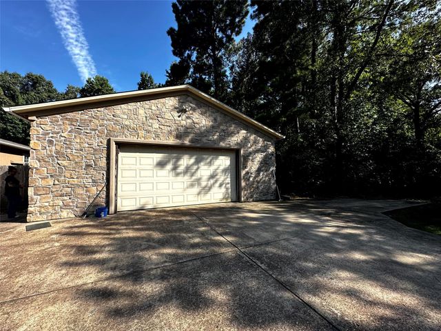 629 Hidden Oaks Drive, Point Blank, TX 77364