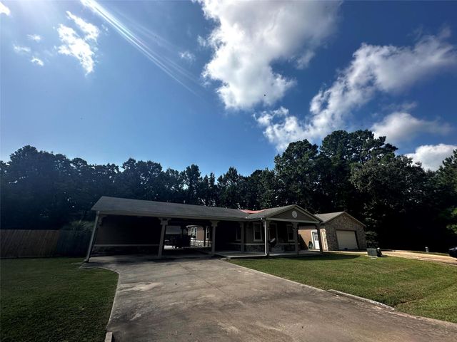 629 Hidden Oaks Drive, Point Blank, TX 77364