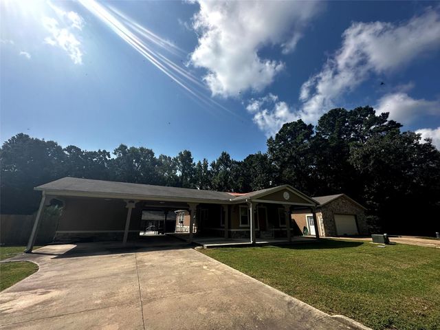 629 Hidden Oaks Drive, Point Blank, TX 77364
