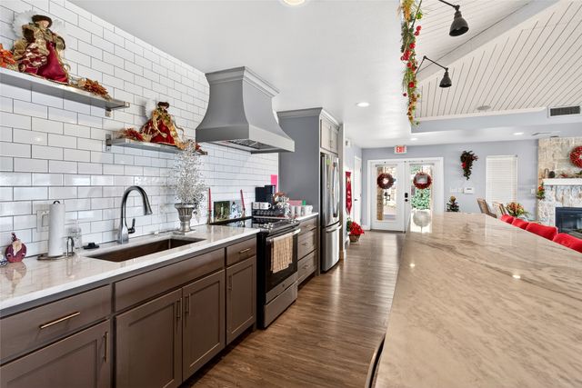 500 Waters Edge Drive 235, Lake Dallas, TX 75065