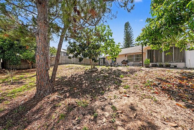 803 HIGH POINT COURT, Tarpon Springs, FL 34689