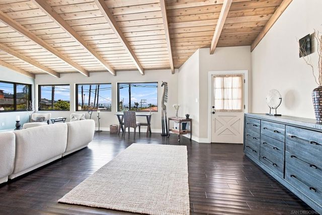 1044 Avenida Amantea, La Jolla, CA 92037