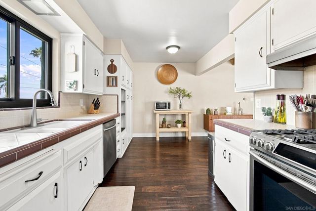 1044 Avenida Amantea, La Jolla, CA 92037