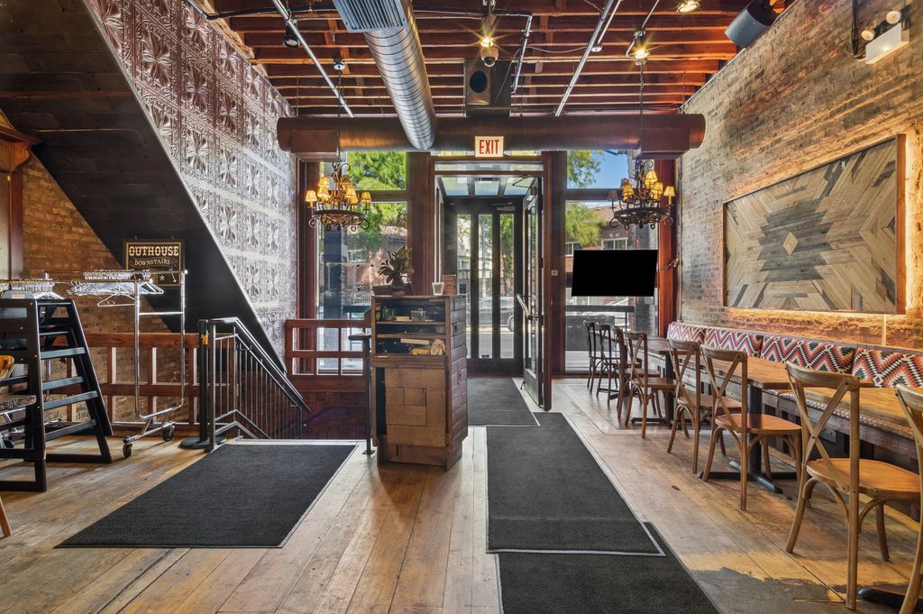 1072 N Milwaukee Avenue, Chicago, IL 60642 — photo 2