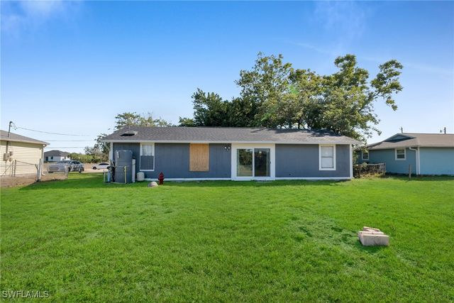 1210 NE 5th PL, Cape Coral, FL 33909