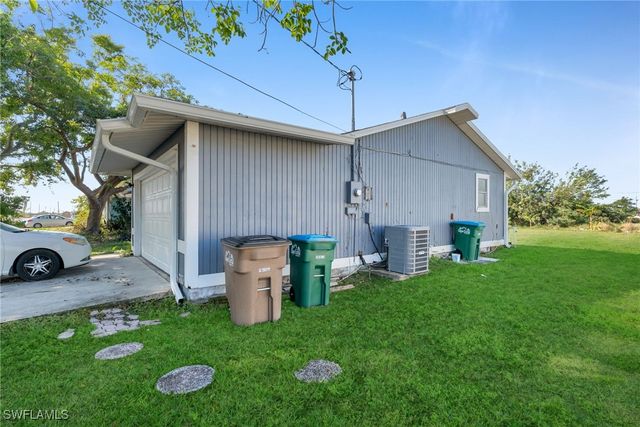 1210 NE 5th PL, Cape Coral, FL 33909