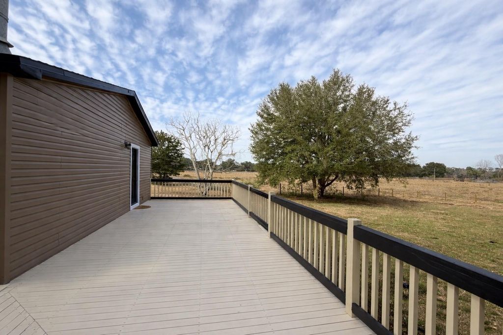 Image 5 of property listing at 2222 SE 150TH STREET, Summerfield, FL 34491