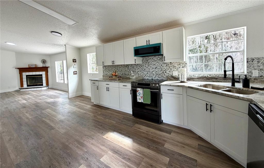 Image 7 of property listing at 2222 SE 150TH STREET, Summerfield, FL 34491