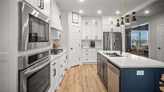 1441 Padova Avenue, Tontitown, AR 72762