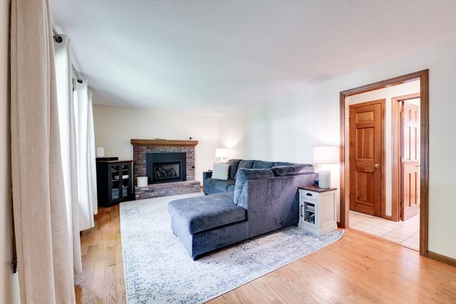 9 Branch Rd, Wilbraham, MA 01095