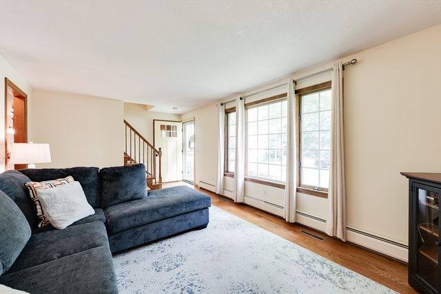 9 Branch Rd, Wilbraham, MA 01095