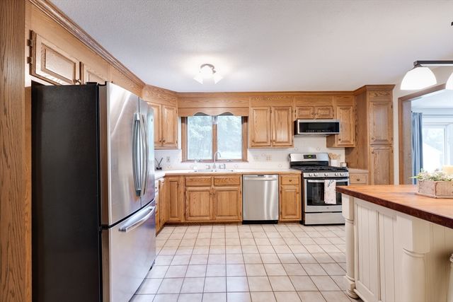 9 Branch Rd, Wilbraham, MA 01095