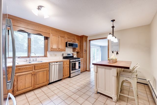 9 Branch Rd, Wilbraham, MA 01095