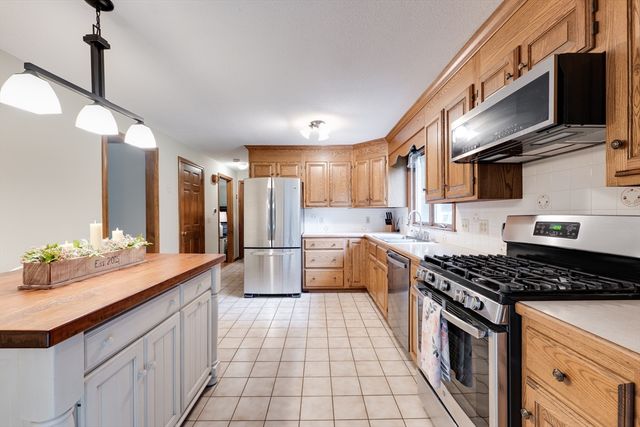9 Branch Rd, Wilbraham, MA 01095
