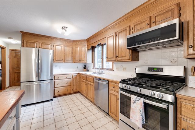 9 Branch Rd, Wilbraham, MA 01095