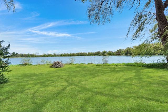 W179 W Lakeshore DRIVE, Burlington, WI 53105