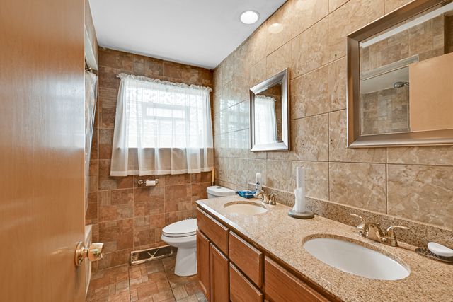 380 Bensley Avenue, Calumet City, IL 60409