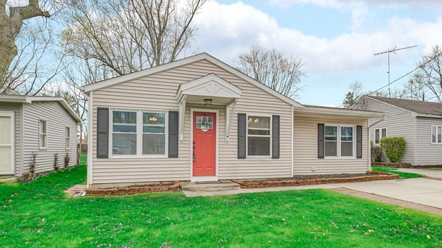 309 Michigami Trail, Porter, IN 46304