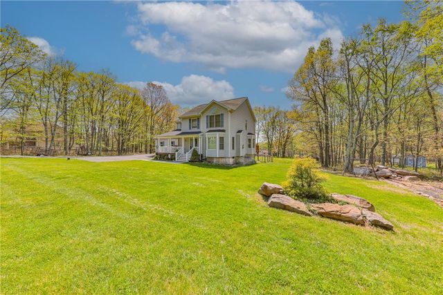 1222 North Rocky Mountain Drive, Chestnuthill Twp, PA 18330