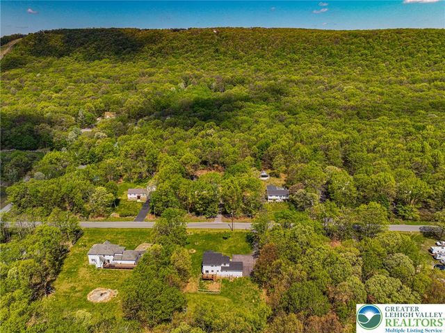 1222 North Rocky Mountain Drive, Chestnuthill Twp, PA 18330