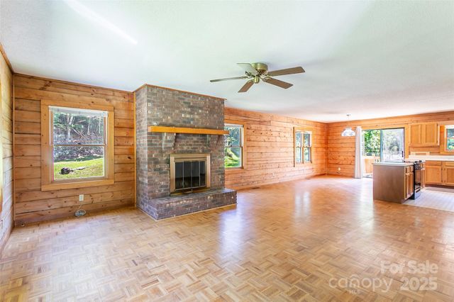 60 Treadway Drive, Marshall, NC 28753