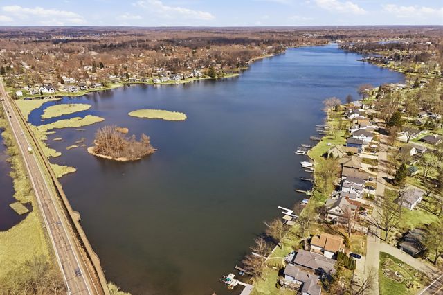 1148 Lakeview Drive, Wolverine Lake, MI 48390