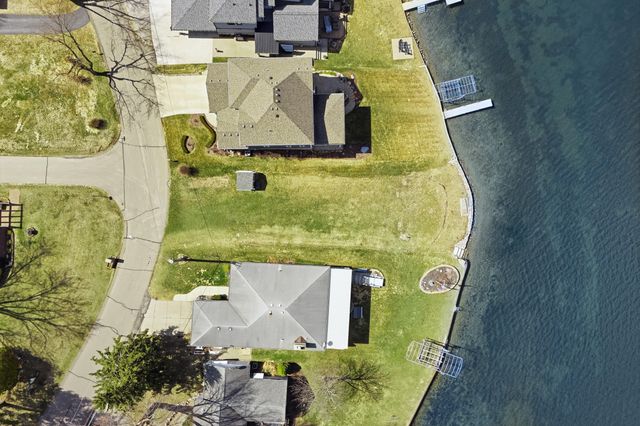 1148 Lakeview Drive, Wolverine Lake, MI 48390