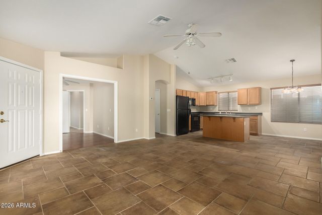3220 E KERRY Lane, Phoenix, AZ 85050