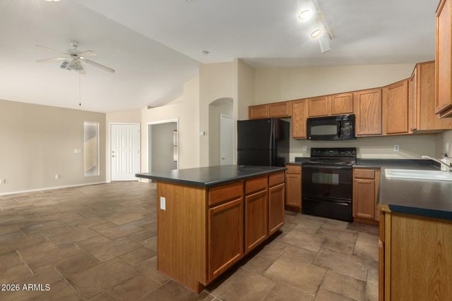 3220 E KERRY Lane, Phoenix, AZ 85050