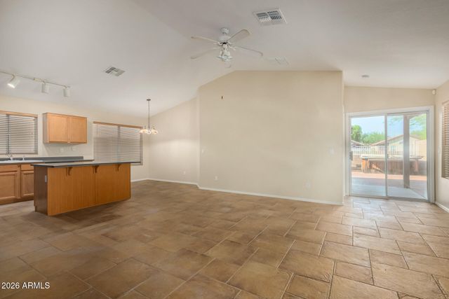 3220 E KERRY Lane, Phoenix, AZ 85050
