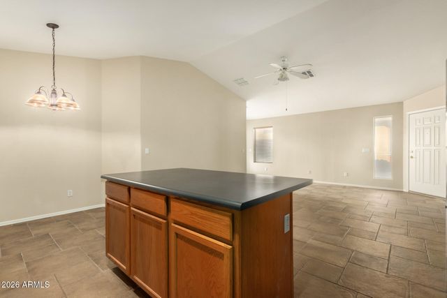 3220 E KERRY Lane, Phoenix, AZ 85050