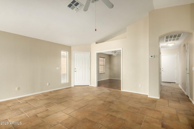 3220 E KERRY Lane, Phoenix, AZ 85050