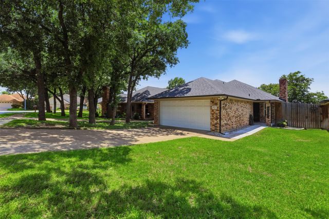 3107 Emerald Street, Bedford, TX 76021