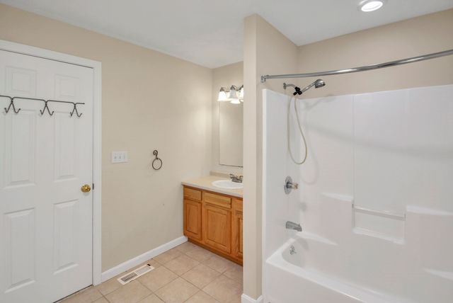 170 Bay State Rd, Methuen, MA 01844