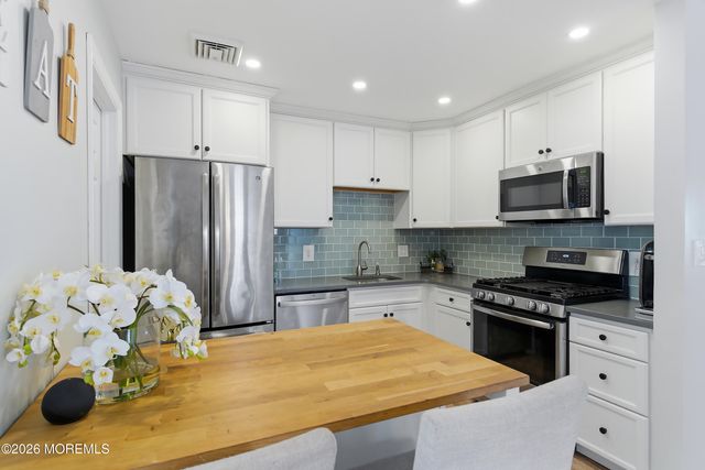 5 Chestnut Way Circle, Barnegat, NJ 08005