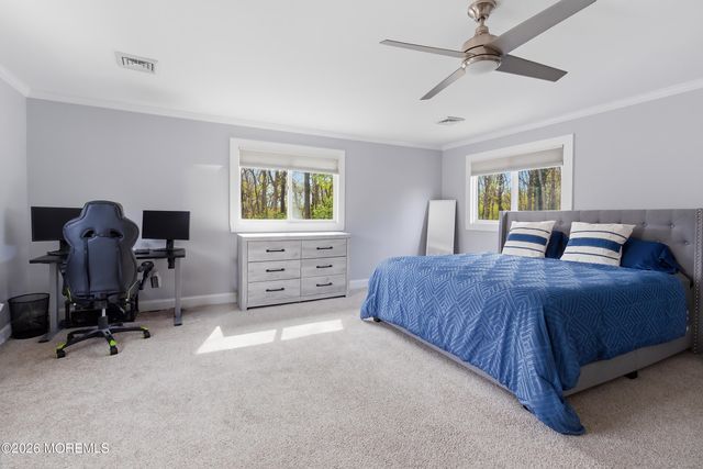 5 Chestnut Way Circle, Barnegat, NJ 08005