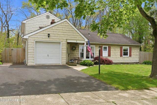 5 Chestnut Way Circle, Barnegat, NJ 08005
