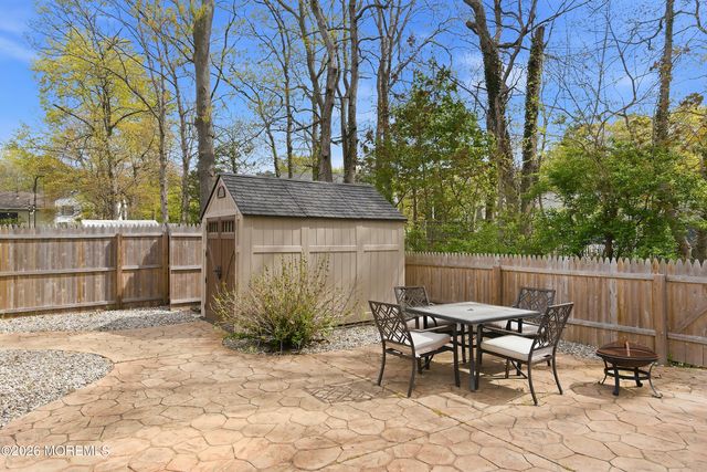 5 Chestnut Way Circle, Barnegat, NJ 08005