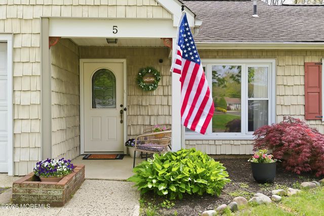 5 Chestnut Way Circle, Barnegat, NJ 08005