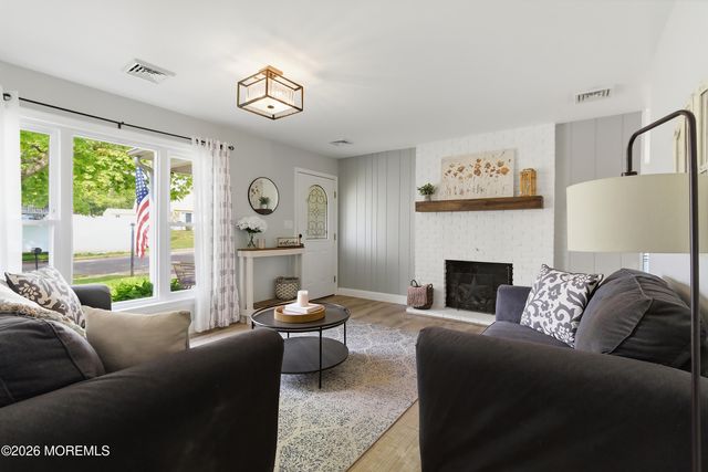 5 Chestnut Way Circle, Barnegat, NJ 08005