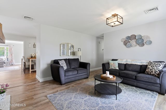 5 Chestnut Way Circle, Barnegat, NJ 08005