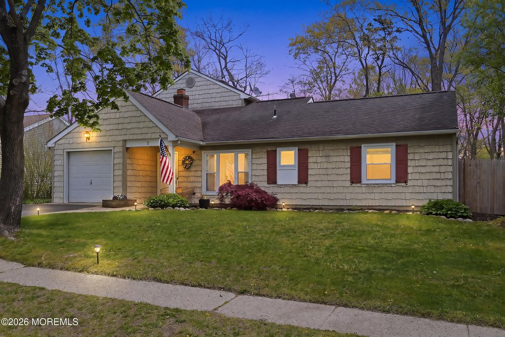 5 Chestnut Way Circle, Barnegat, NJ 08005