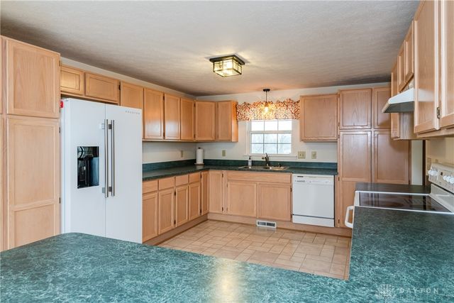 929 N Tecumseh Road, Springfield, OH 45504