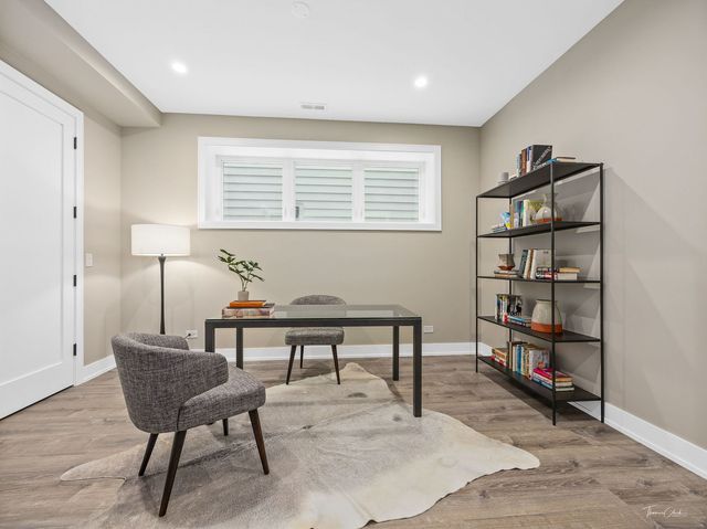 1634 W Wolfram Street, Chicago, IL 60657