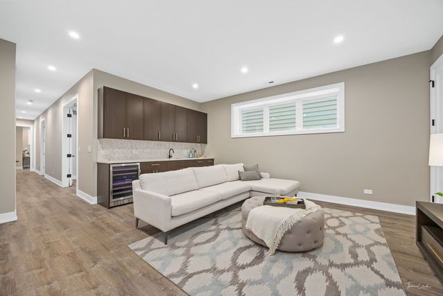 1634 W Wolfram Street, Chicago, IL 60657