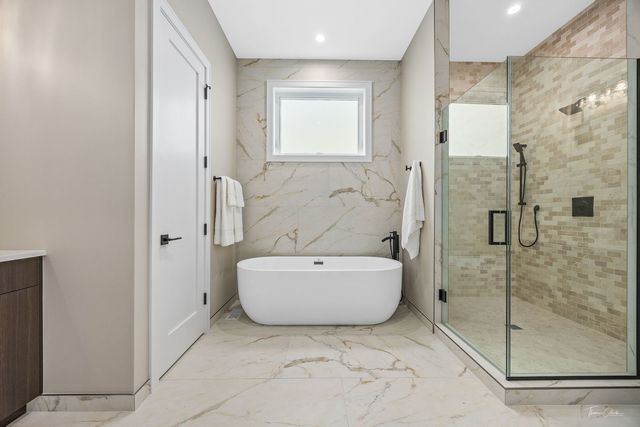 1634 W Wolfram Street, Chicago, IL 60657