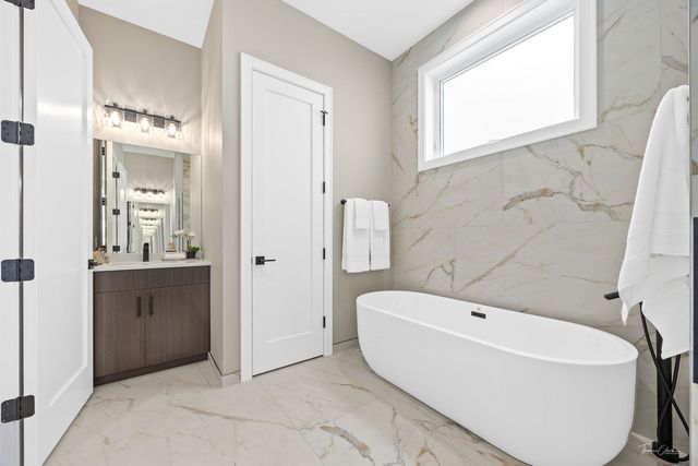 1634 W Wolfram Street, Chicago, IL 60657