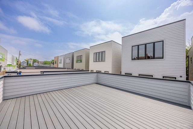 1634 W Wolfram Street, Chicago, IL 60657