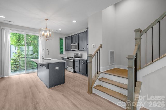 570 W End Drive, Charlotte, NC 28208