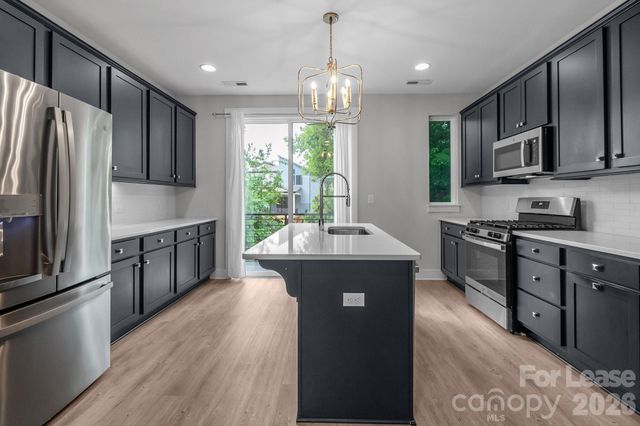 570 W End Drive, Charlotte, NC 28208